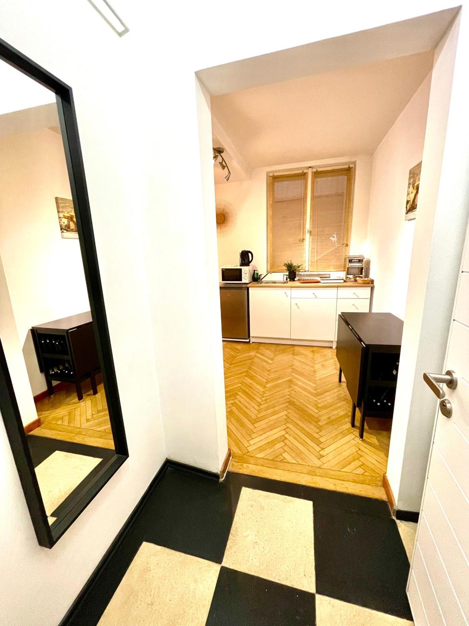 Metropole Apartments - Old City Bucureşti Ngoại thất bức ảnh