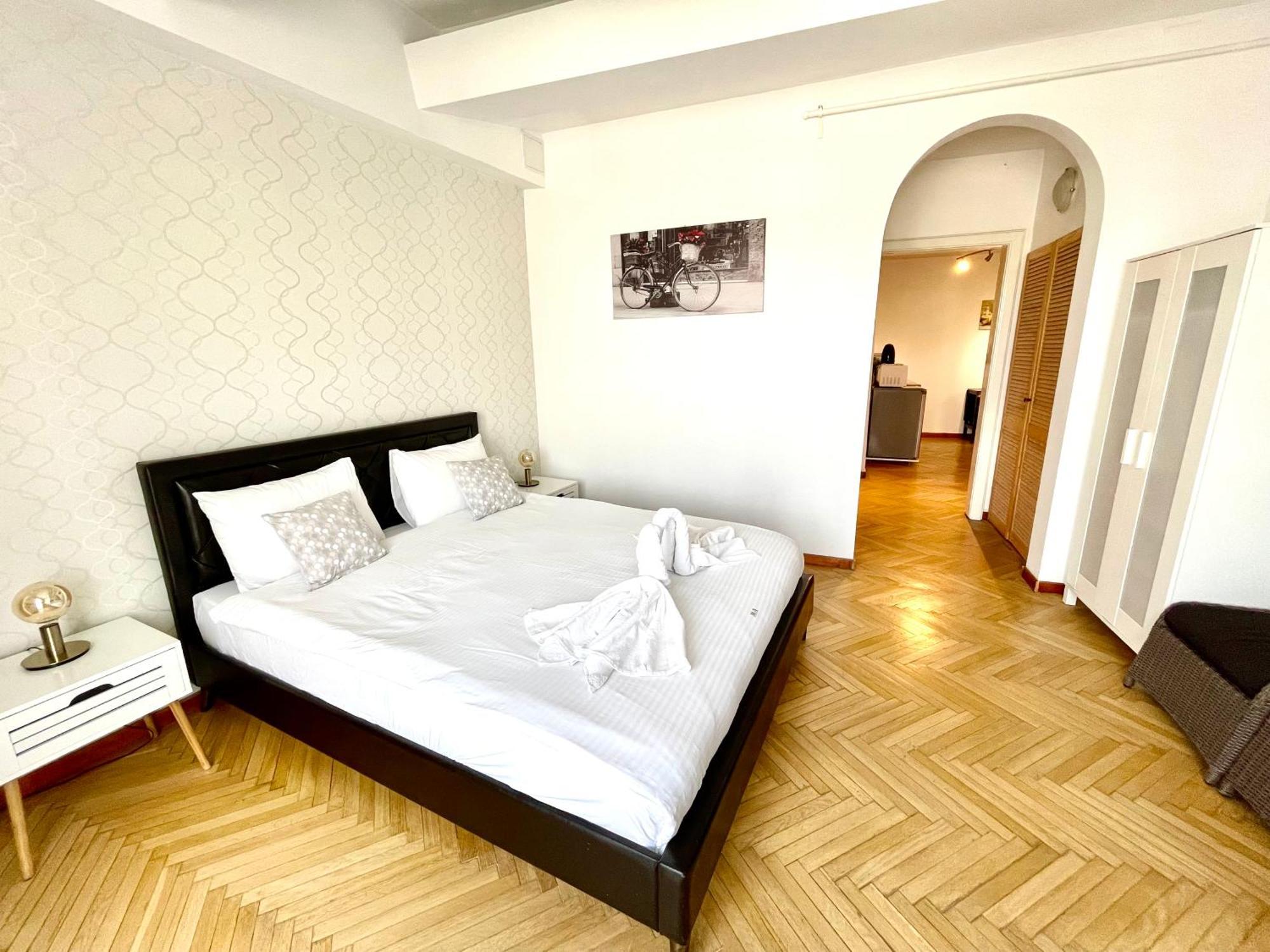 Metropole Apartments - Old City Bucureşti Ngoại thất bức ảnh